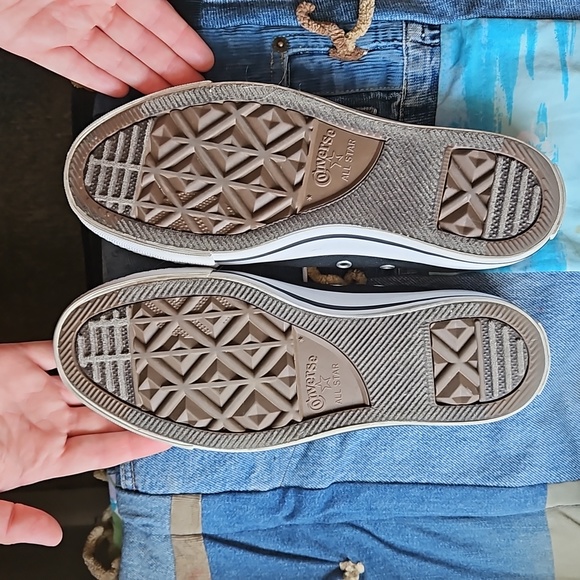 Womens size 8 Converse black shoes - Picture 4 of 4